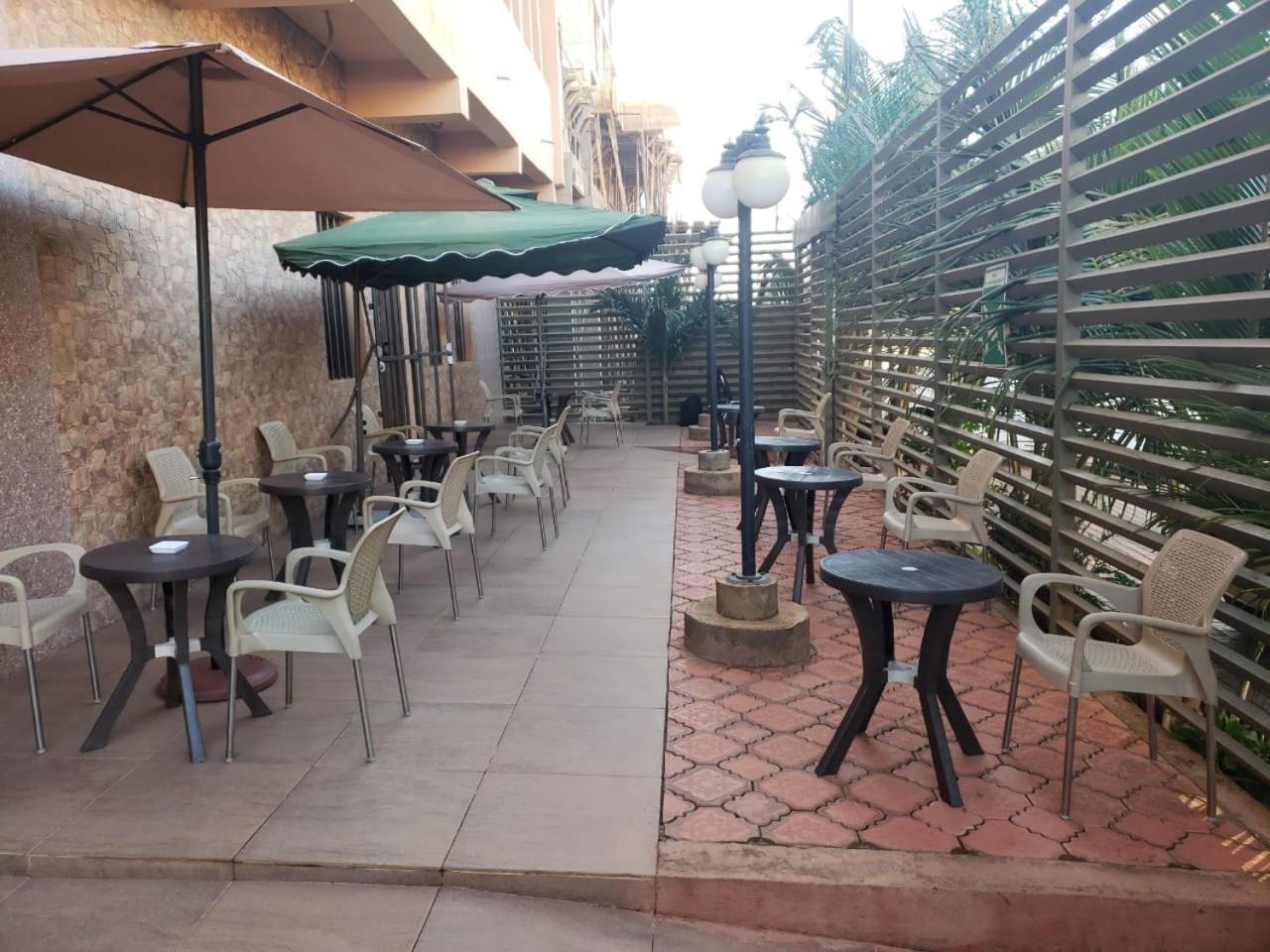 Hotel Les Fleurettes Ouagadougou Exterior foto